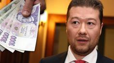Okamurovi jde o všechno! Kvůli volbám si půjčil miliony