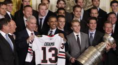 Obama přijal vítěze Stanley Cupu. Dostal dres a přístroj na popcorn
