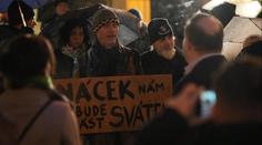 Česko si připomnělo 17. listopad. Babiše i Turka na Národní třídě vypískali