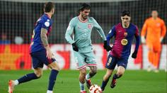 Divoká jízda ve Španělsku. V duelu Barcelony s Atléticem padlo osm gólů