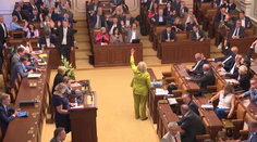 O důchod bude možné žádat i on-line, rozhodli poslanci