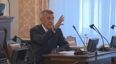 Chybí peníze, schodek musí být vyšší, tvrdí o rozpočtu Babiš. Podle expertů to není moudré
