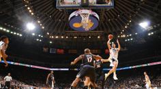 Warriors opět řádili. Curry ale tentokrát nechal slávu parťákům