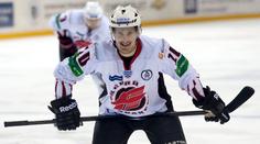 Červenka dostal v Calgary oblíbené číslo 10 a těší se na NHL