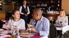 Restaurace zveřejnila fotky lidí, po nichž chtěla peníze. Zákazníky to pobouřilo