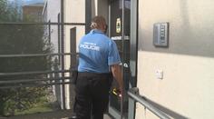 Koronavirus dál kosí Česko! V Jablonci ochromil tamní strážníky