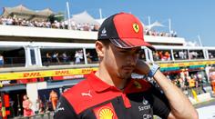Leclerc udělal hloupou chybu a skončil v bariéře. Verstappen je blízko titulu