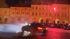 Driftující auta se proháněla českými městy. Policie nezasáhla, neměla hlídky