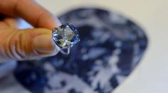 Modrý diamant zlomil aukční rekord. Neuvěříte, za kolik se prodal!