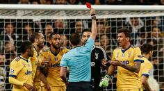 Juve řeší křivdu po přísné penaltě, Buffona přišel obejmout i Ronaldo