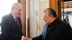 Zeman poobědval s kardinálem Dukou, řešili restituce na Hradě