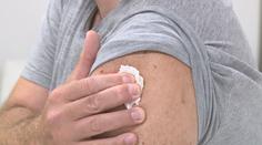 Lidé si stěžují na následky po očkování proti covidu. Mohli by dostat odškodnění