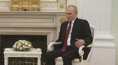 Divné hlazení židle a cukání nohou. Putin se před Si Ťin-pchingem klepal jak ratlík