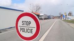 Jsou pomalí, trčíme kvůli nim v kolonách. Pendleři spílají policistům