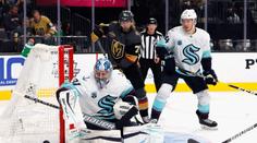 Nováček NHL ze Seattlu na úvod padl. Rozhodl sporný gól bruslí
