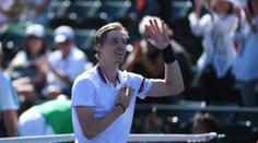 To je showman! Shapovalov si získal publikum, neuvěříte čím
