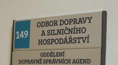 Pašování aut z Francie: Policie vyšetřuje úplatky úředníků