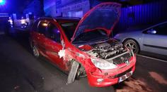 Zdrogovaný mladík ujížděl před policisty, pak jim rozstřelil zátaras