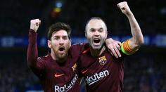 Jsi fenomén, budeš chybět. Messi se dojemně poklonil končícímu Iniestovi