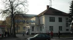 V nymburské nemocnici muž napadl sestřičku. Dostala ránu lopatou