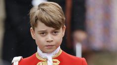 Prince George trápí strach ze šikany. Přesvědčil proto krále, aby změnil tradici