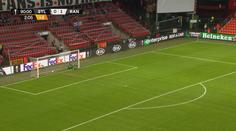 Borec na konec: Roofe z Rangers vstřelil parádní gól z půlky