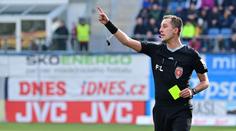 Derby bude pískat sudí, který dříve zařízl Spartu i Slavii. Fanoušci jsou proti