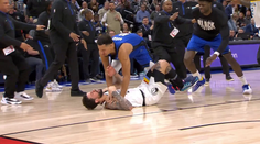 Další rvačka v NBA. Padaly rány pěstí a bylo vyloučeno pět hráčů