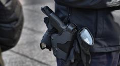 Pes se zakousl policistovi do nohy! Když se přiblížil znovu, padl výstřel