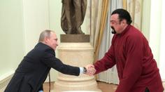 Vzpruha pro Putina a facka Západu. Slavný herec vyrazil na místo, kde umírali Ukrajinci