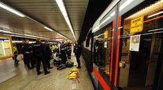 Do kolejiště spadl člověk, metro na lince A dvě hodiny nejezdilo
