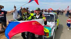 Škodovka to dokázala. Přišla o motor, kolo i převodovku, ale dojela Dakar!