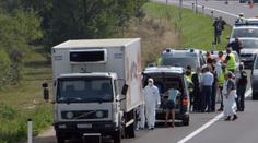 Dodávka převážela v Maďarsku migranty. V autě se tlačilo 26 Syřanů