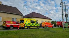 Mladík (27) přebíhal na Rokycansku koleje, srazil ho vlak. Skončil v nemocnici
