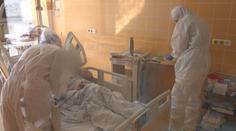 Epidemie koronaviru v Česku slábne, v nemocnicích je nejméně lidí od října