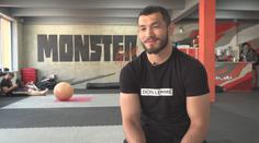 Muradov první den otcem: Co udělal, když mu dali dceru do náruče?