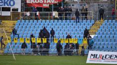 Hrajete za Košice, ne za vesnici, řvali fandové a donutili hráče svléknout se