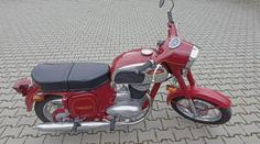Pětice mužů měla krást historické motorky. Pro gang si došla zásahová jednotka