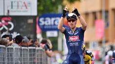 Druhou etapu Gira ovládl Merlier, vysoko byl také Sagan