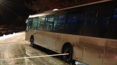 Počasí komplikuje dopravu. Na jihu Čech skončil autobus v příkopu