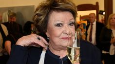 Jiřina Bohdalová je ve vážném stavu v nemocnici. Měla se otrávit jídlem