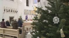 Půlnoční mše patří k Vánocům. Hojně je navštěvují i nevěřící