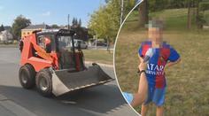 Nakladač zastavila policie, řídil ho chlapec (8)! Chtěl za babičkou