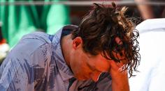 Šok na French Open! Zraněný Sinner končí ve druhém kole