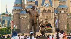 Disneyland pomůže s očkováním na covid-19, odbaví tisíce lidí denně