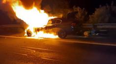U pražských Třebonic vzplálo za jízdy auto! Plameny ho naprosto zničily