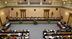 Ústavní soud jednal poprvé po 3 letech veřejně, kauzu pak odročil