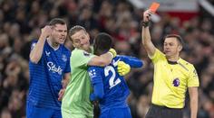 Facka spoluhráči za červenou. Everton i tak vykradl Old Trafford