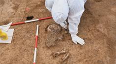 Velký úspěch archeologů. Na Znojemsku našli hrob, který by mohl být starý tisíce let
