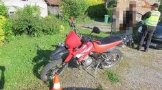 Podnapilý na motorce vezl dvě děti bez helmy. Měl zavinit nehodu, hrozí mu pět let